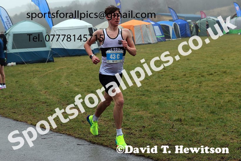 Senior Men and Over-35s to 49s Mens 2025 NECAA Royal Signals Road Relays Champs.,  Hetton Lyons Country Park, Hetton le Hole, County Durham. Photo: David T. Hewitson/Sports for All Pics